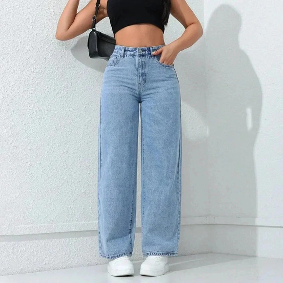 Light Wash Casual Women's Loose Fit Straight-Leg Jeans With Pockets - Picture 1 of 6